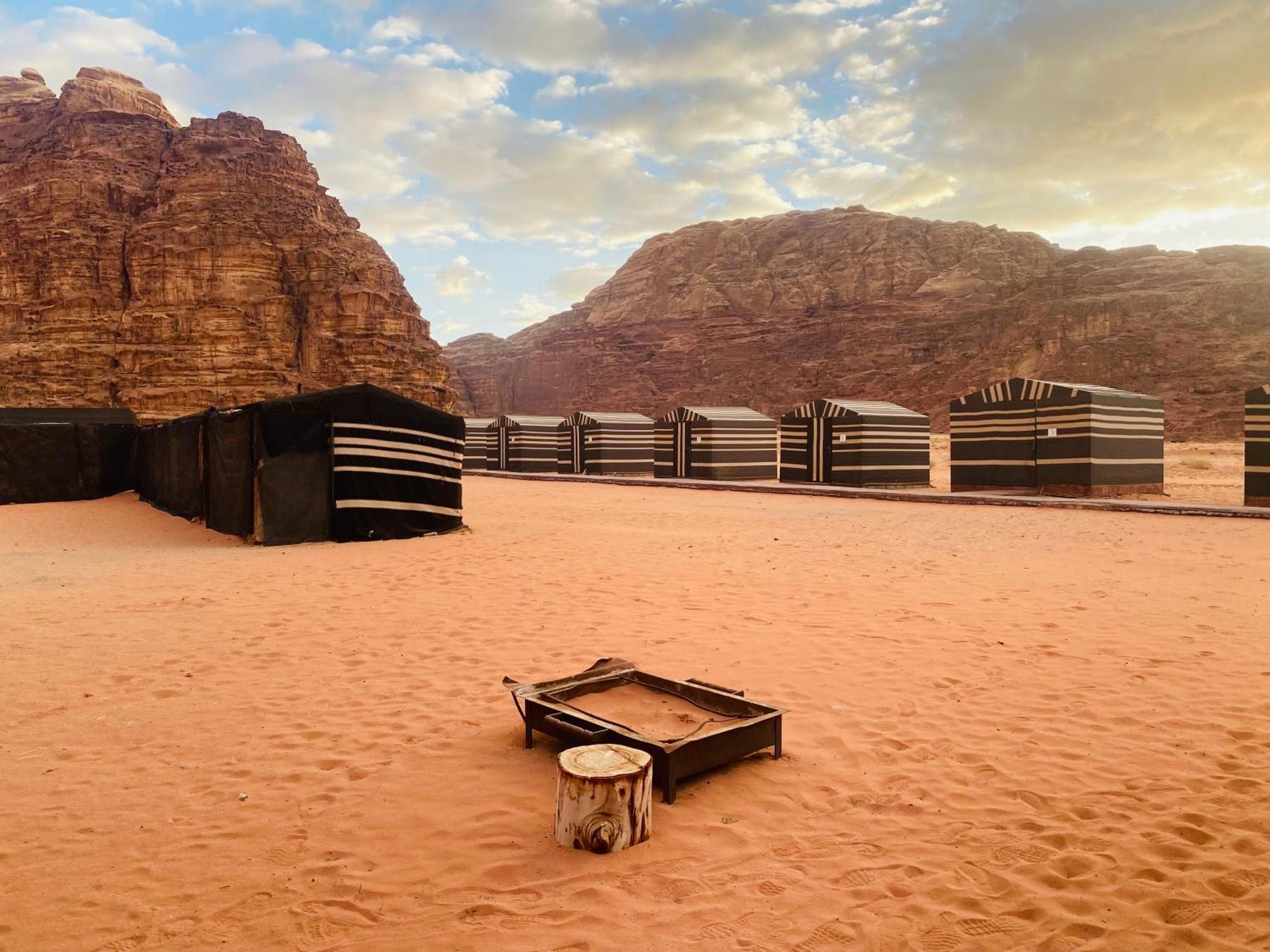 Bed and Breakfast Bedouin Memories Camp Wadi Rum Esterno foto