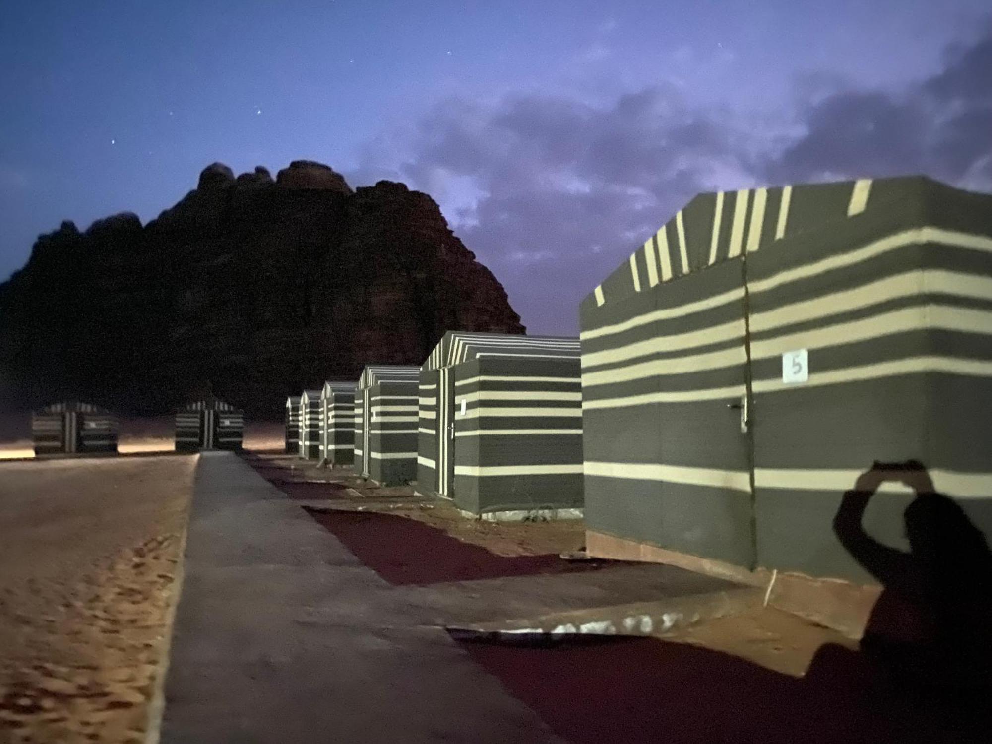 Bed and Breakfast Bedouin Memories Camp Wadi Rum Esterno foto