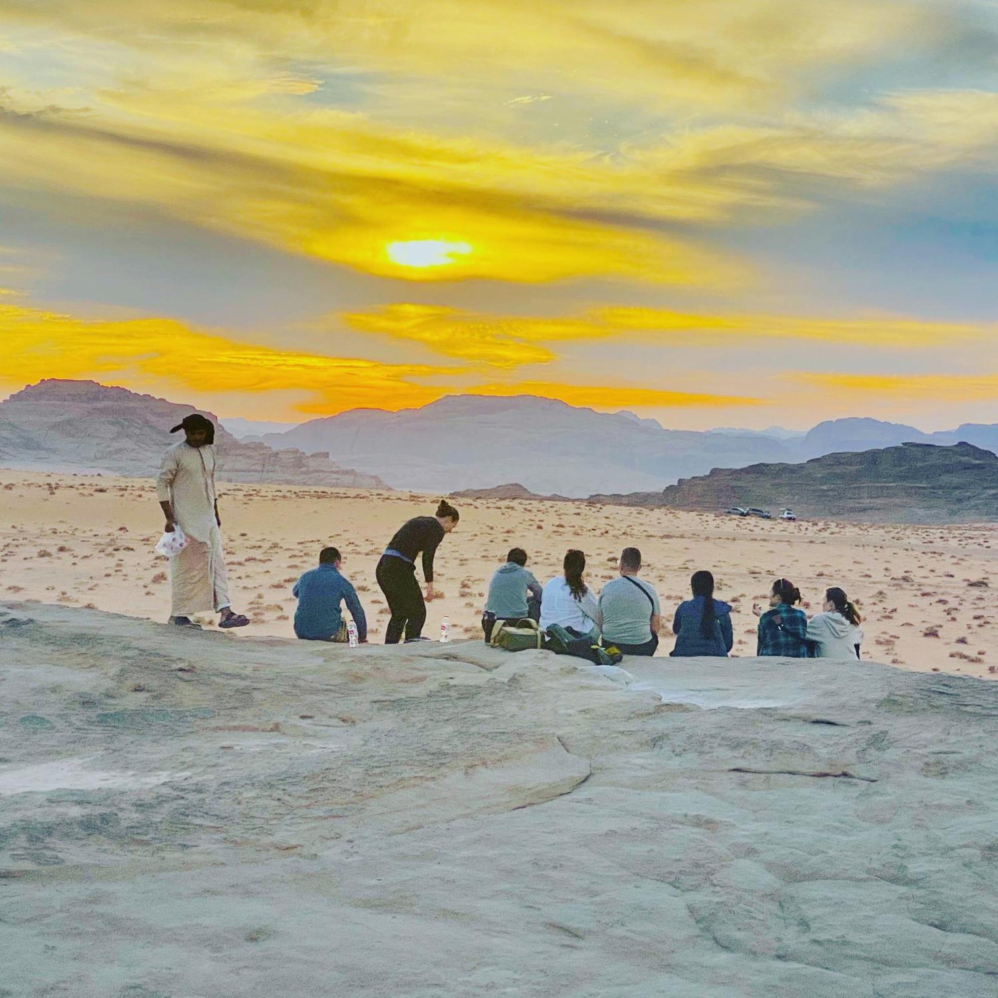 Bed and Breakfast Bedouin Memories Camp Wadi Rum Esterno foto