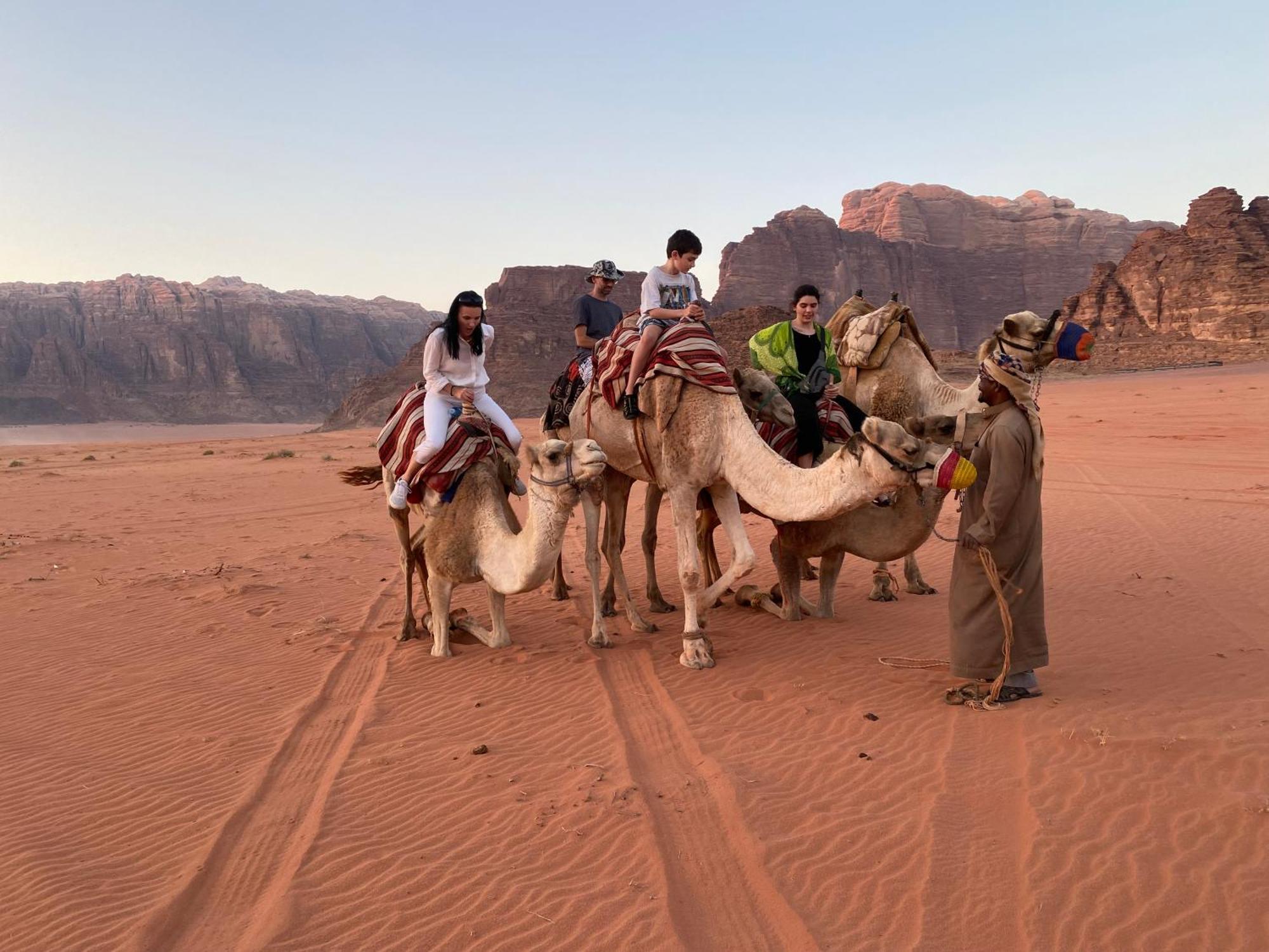 Bed and Breakfast Bedouin Memories Camp Wadi Rum Esterno foto