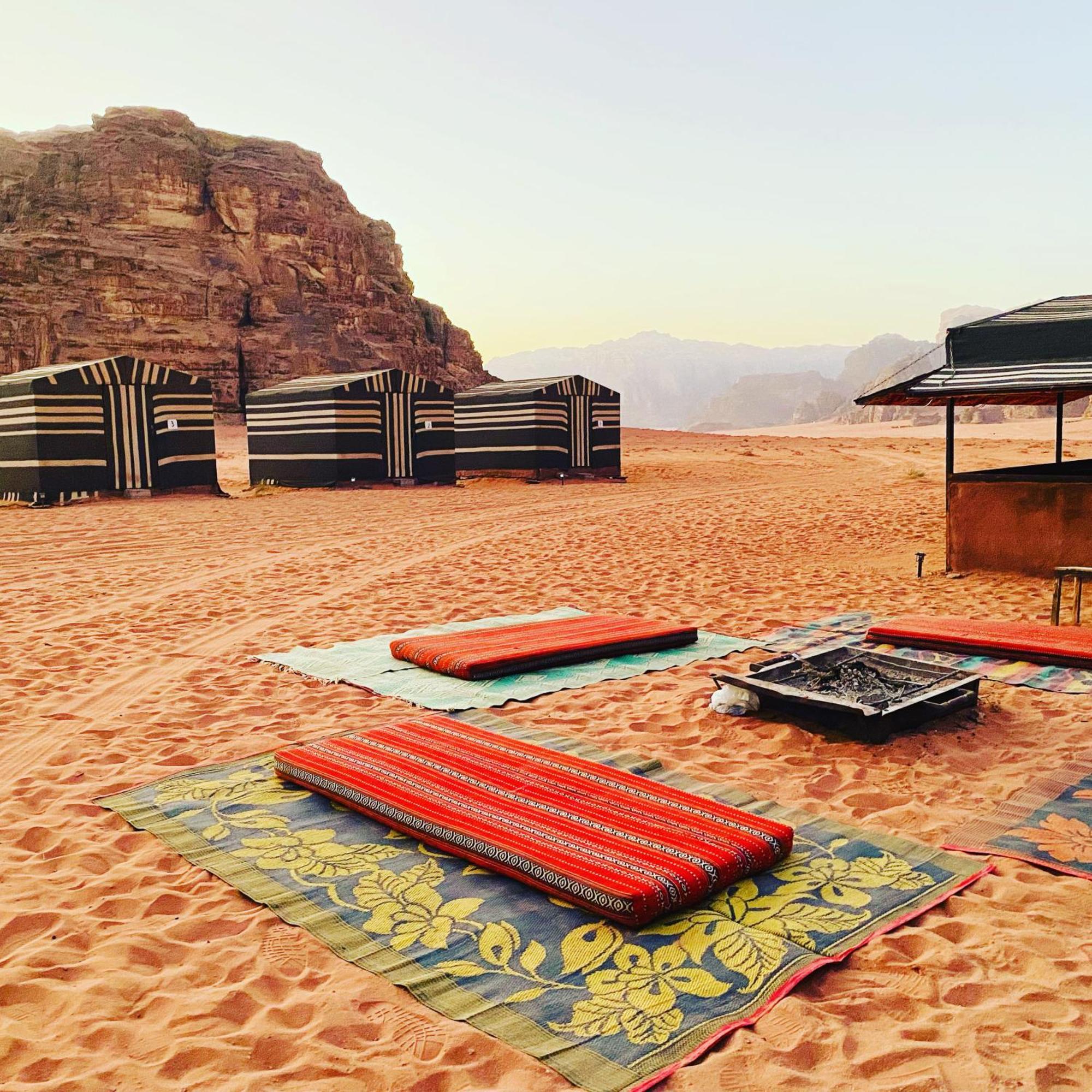 Bed and Breakfast Bedouin Memories Camp Wadi Rum Esterno foto